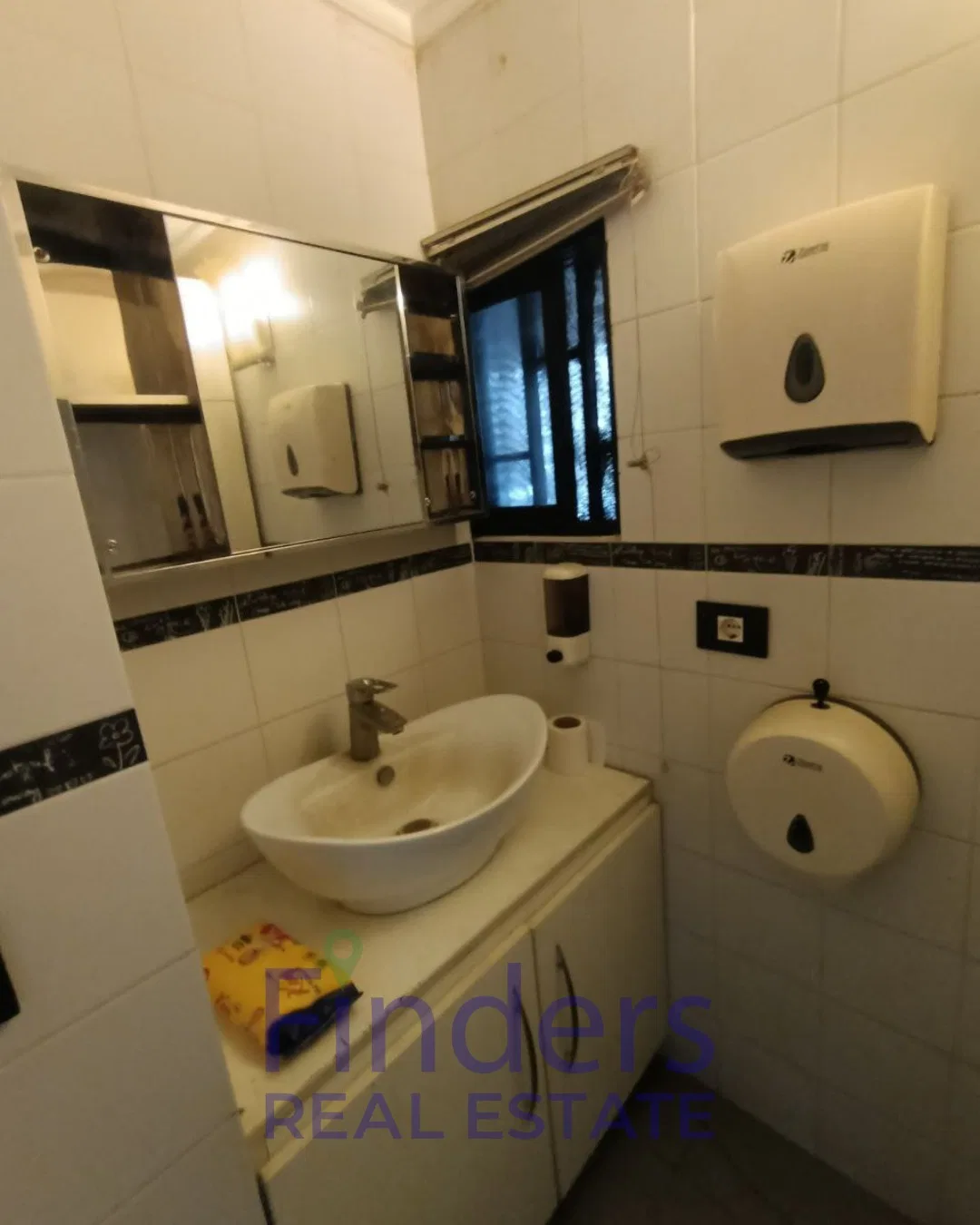 A 2-floor shop for rent in Jdeideh!, photo 4