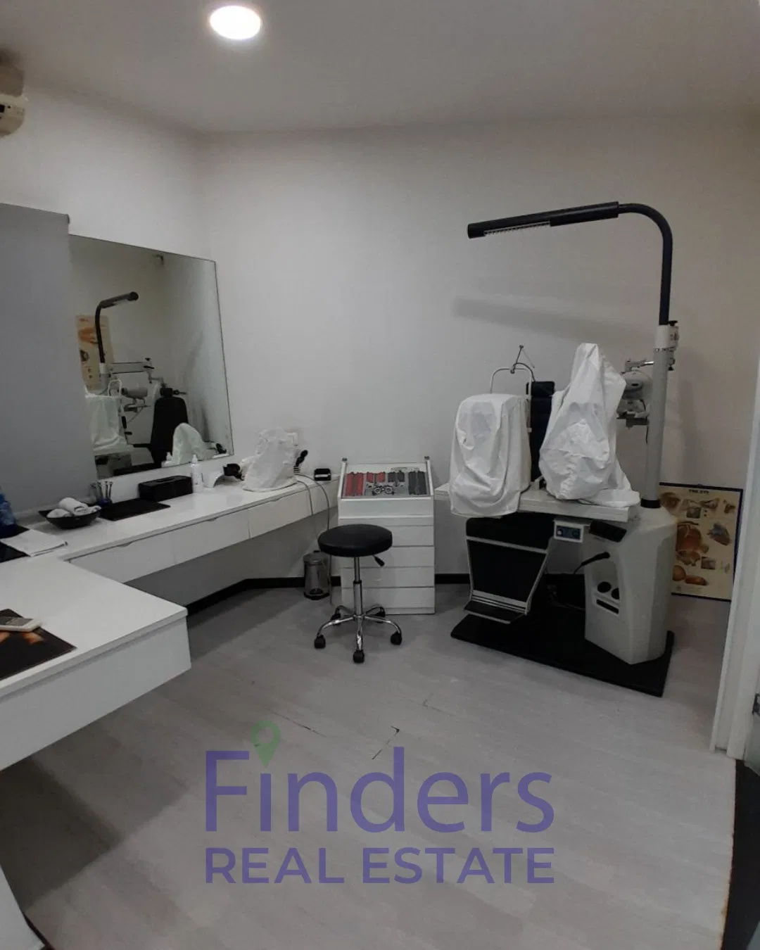 2- Floor showroom for rent in Fanar!, photo 2