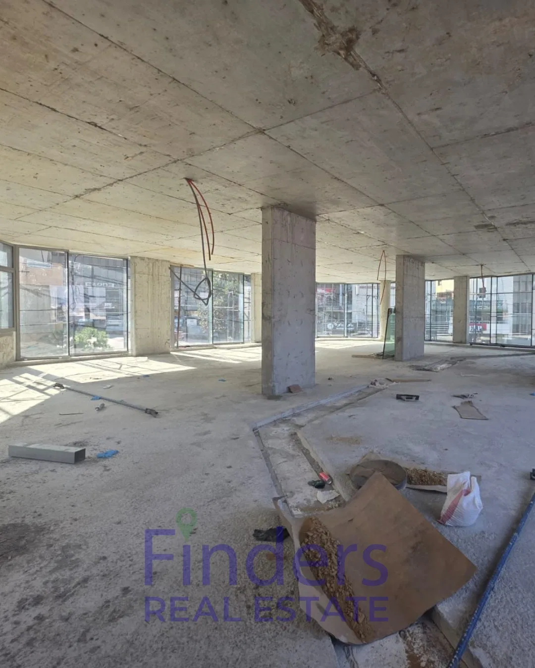 3-Floor Commercial Building for Rent in Mazraat Yachouh!, photo 4