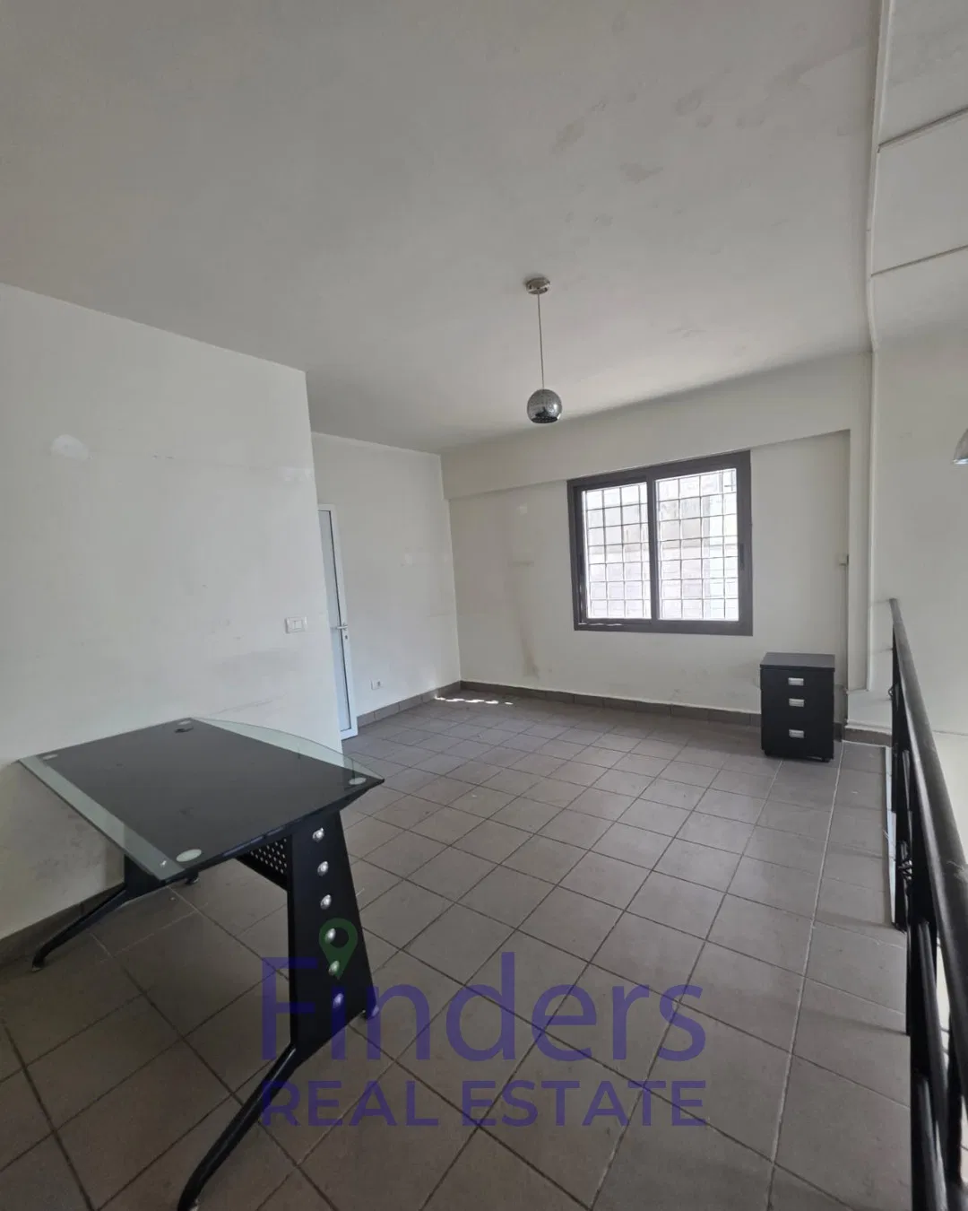 2-Floor shop for rent in Mazraat Yachouh!, photo 2