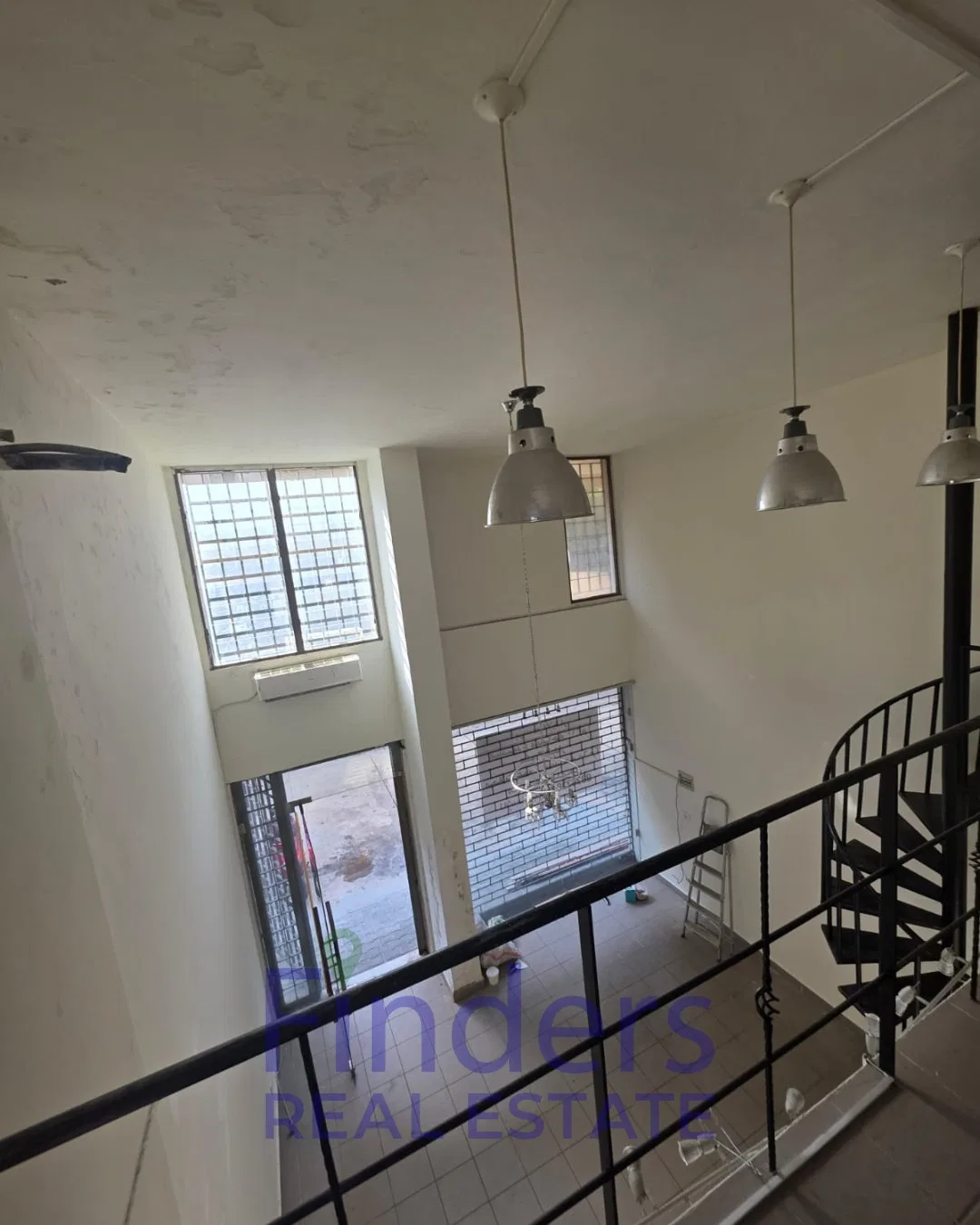 2-Floor shop for rent in Mazraat Yachouh!, photo 3