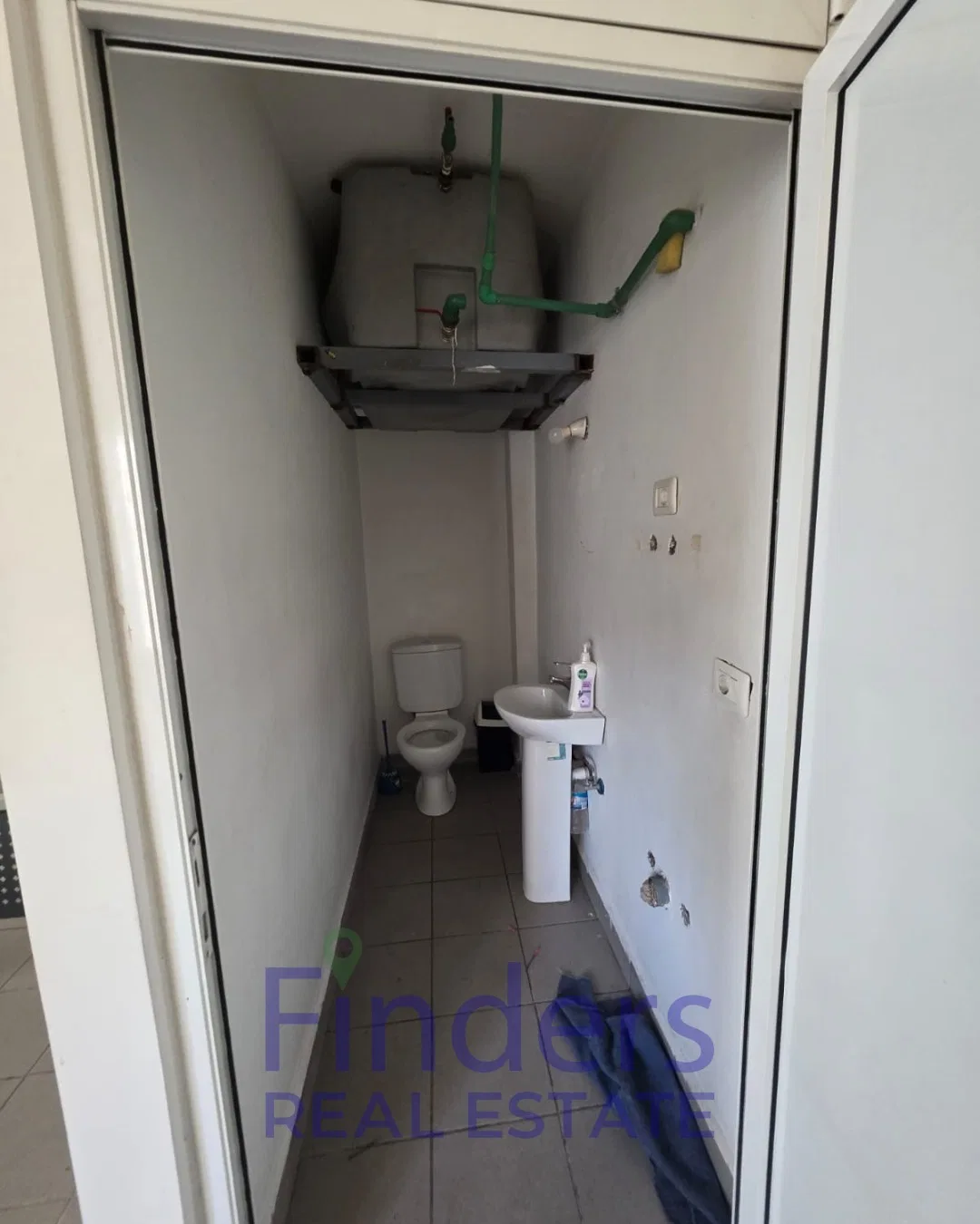 2-Floor shop for rent in Mazraat Yachouh!, photo 4