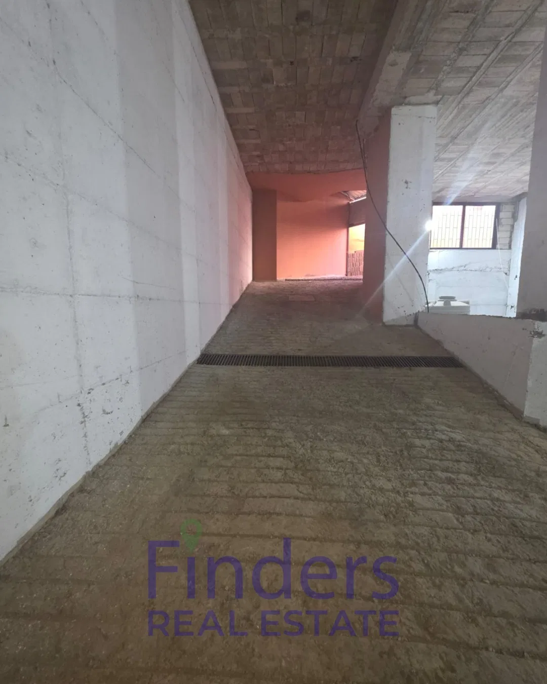 Industrial Warehouse for rent in Mazraat Yachouh!, photo 2