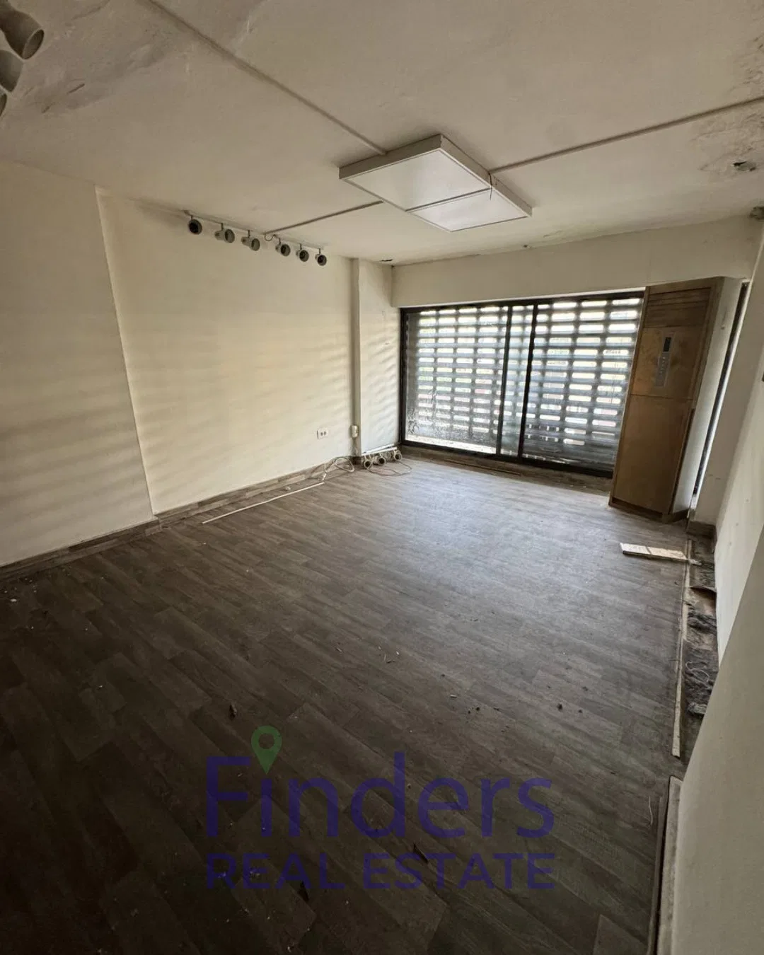 3-Floor shop for sale in Baouchriye!, photo 4