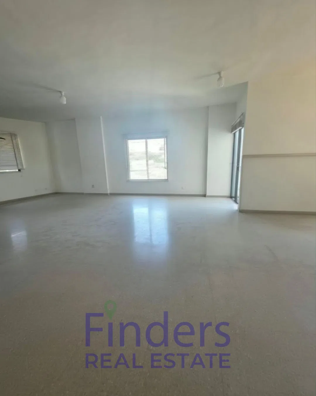Office for rent in Mazraat Yachouh!, photo 2