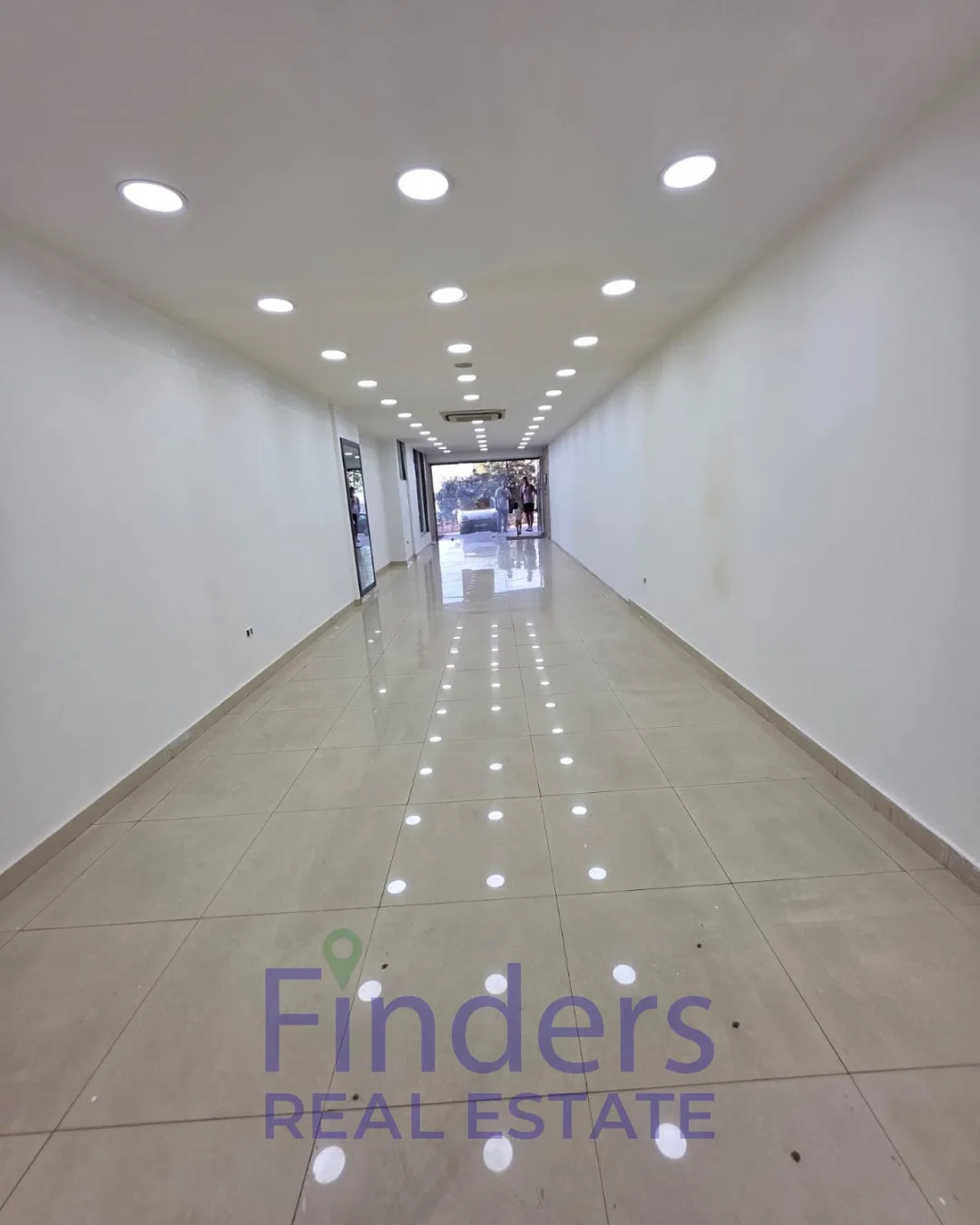 Shop for rent in Mazraat Yachouh!, photo 2