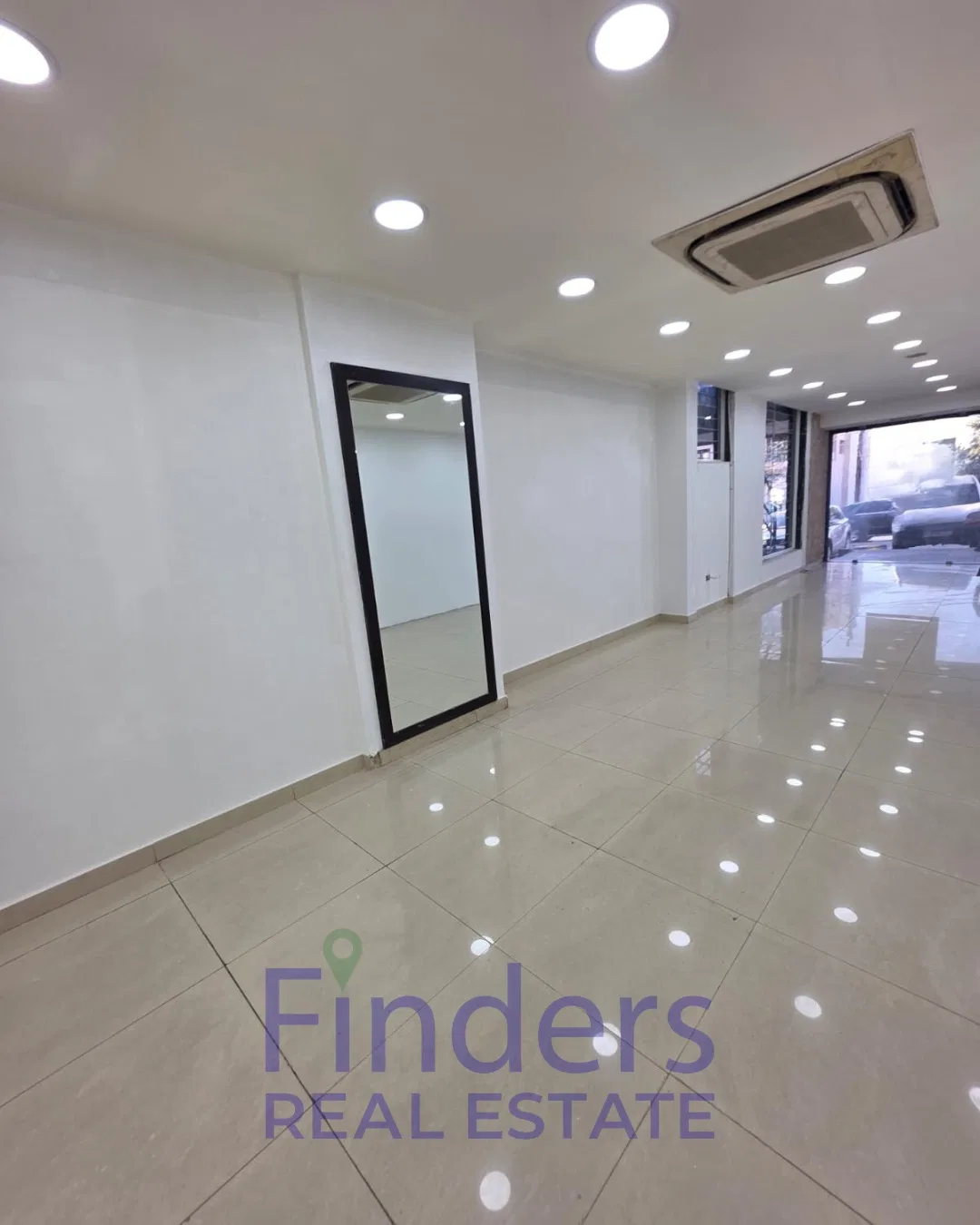 Shop for rent in Mazraat Yachouh!, photo 3