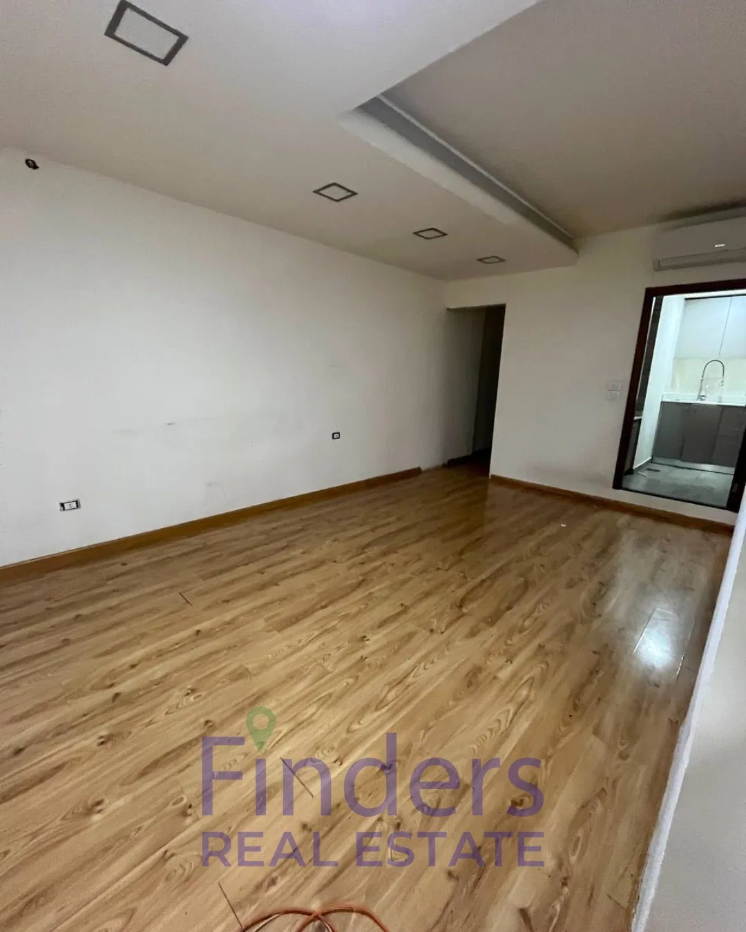 3-Floor shop for rent in Hamra!, photo 2