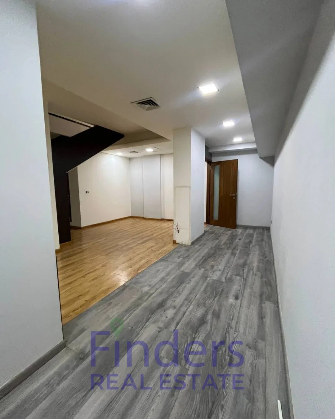 3-Floor shop for rent in Hamra!, photo 4