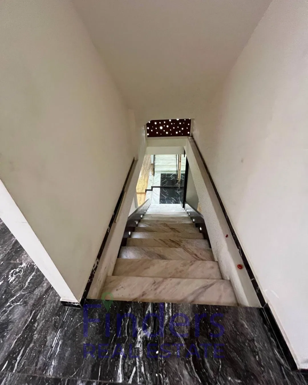 3-Floor shop for rent in Hamra!, photo 5