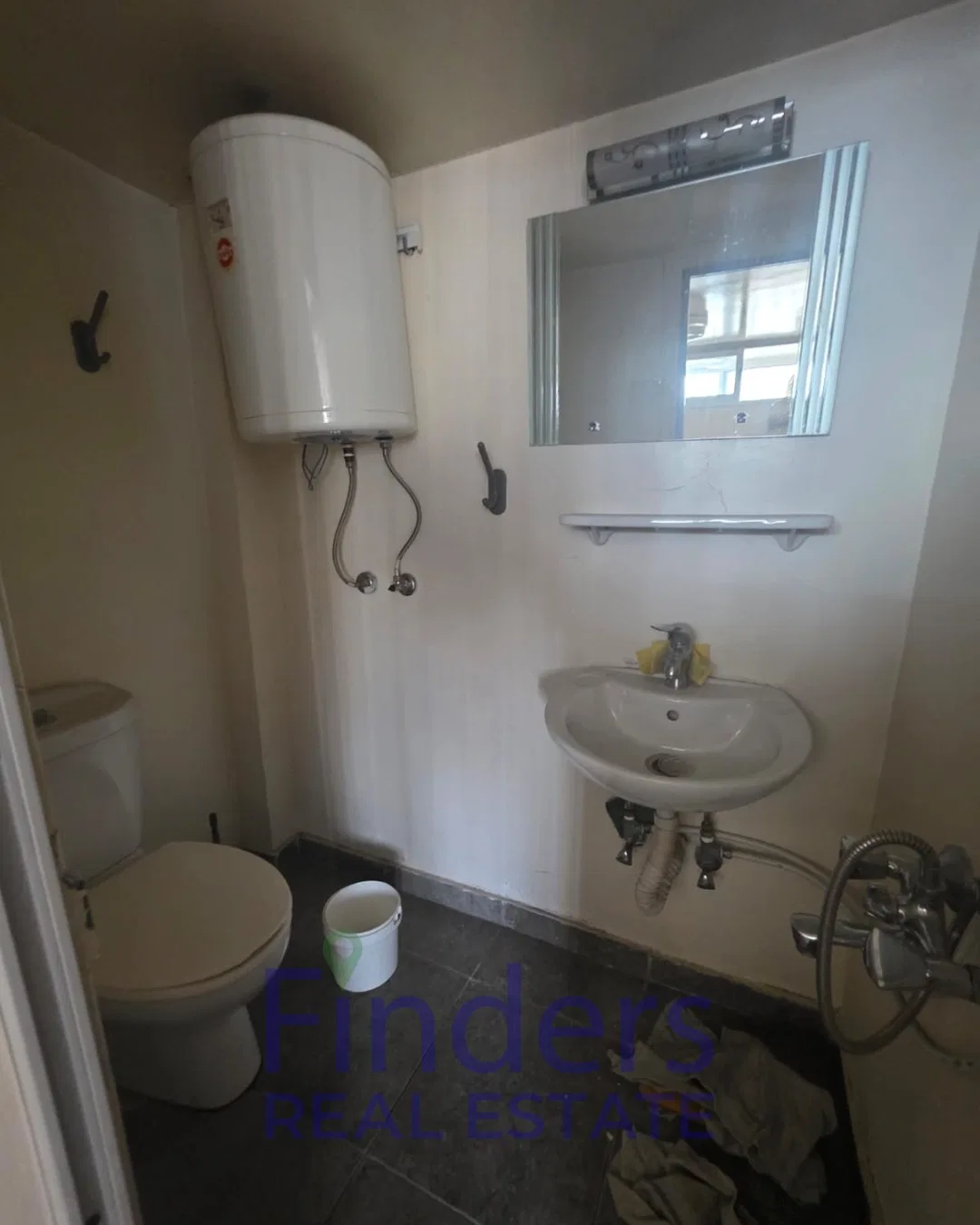 2-Floor shop for rent in Mazraat Yachouh!, photo 2