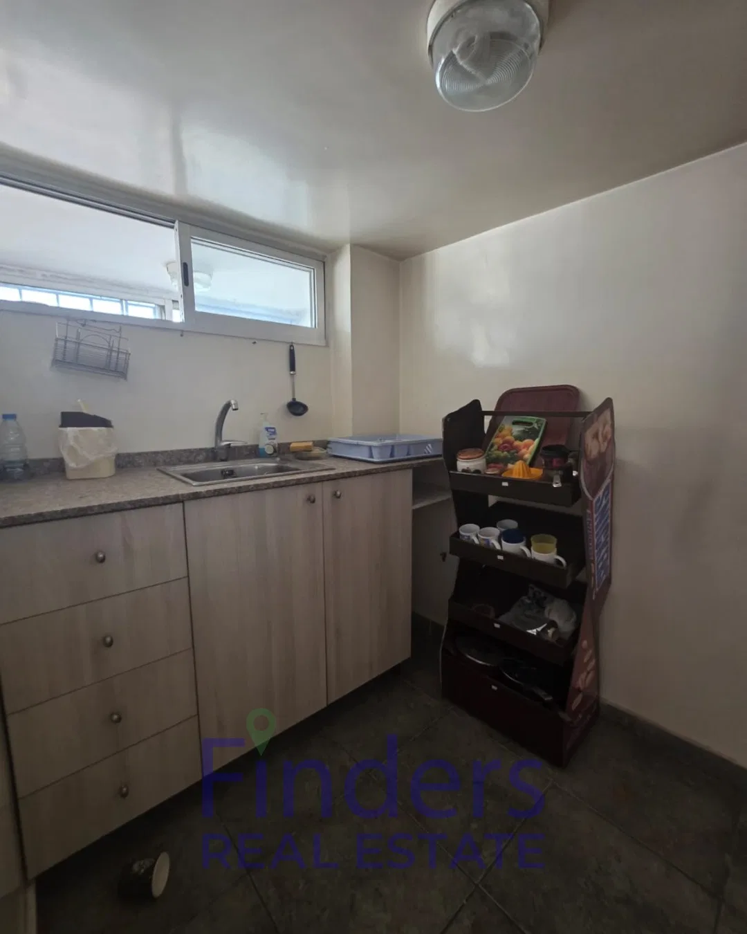 2-Floor shop for rent in Mazraat Yachouh!, photo 3
