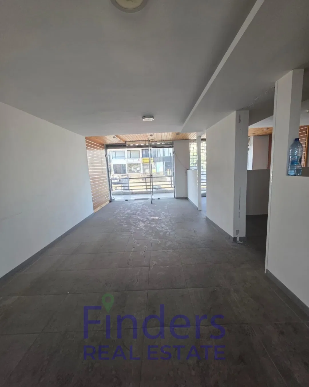 2-Floor shop for rent in Mazraat Yachouh!, photo 5