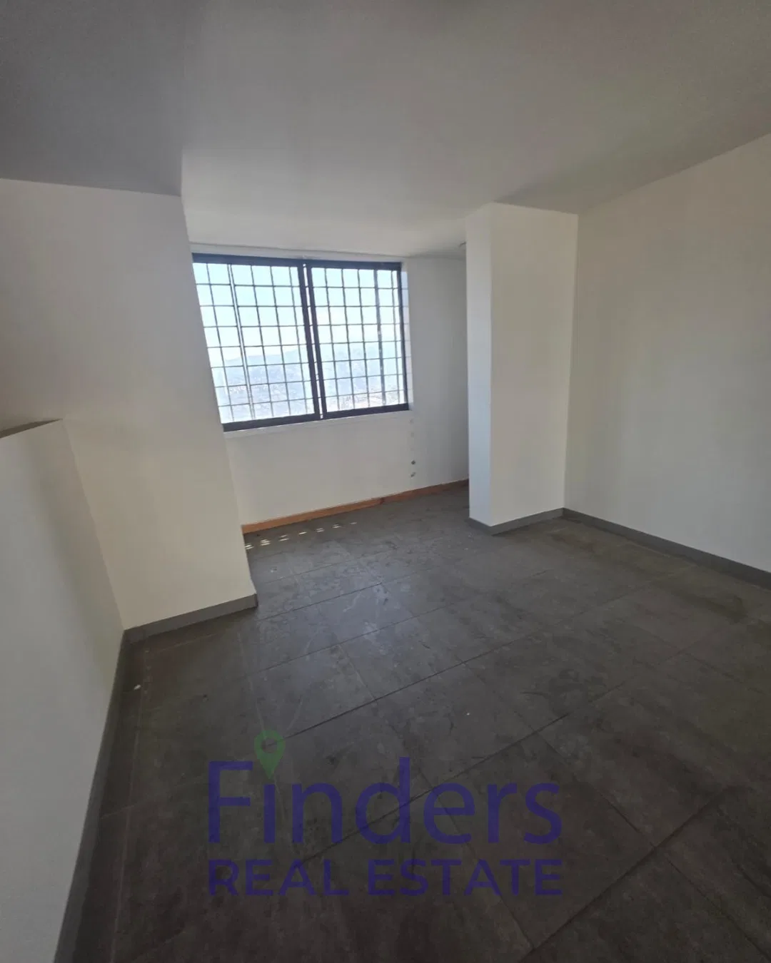 2-Floor shop for rent in Mazraat Yachouh!, photo 6