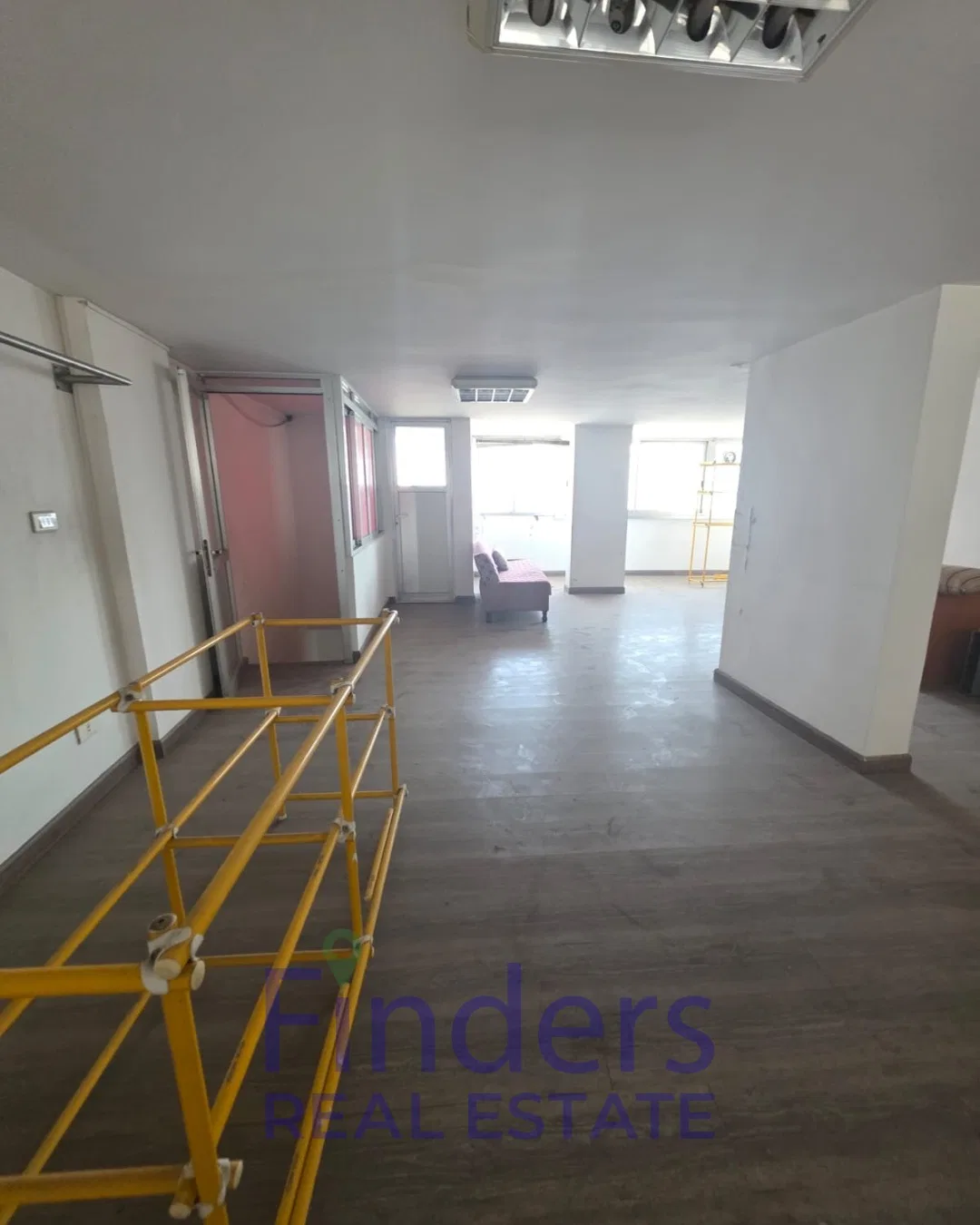 2-Floor shop for rent in Mazraat Yachouh!, photo 9