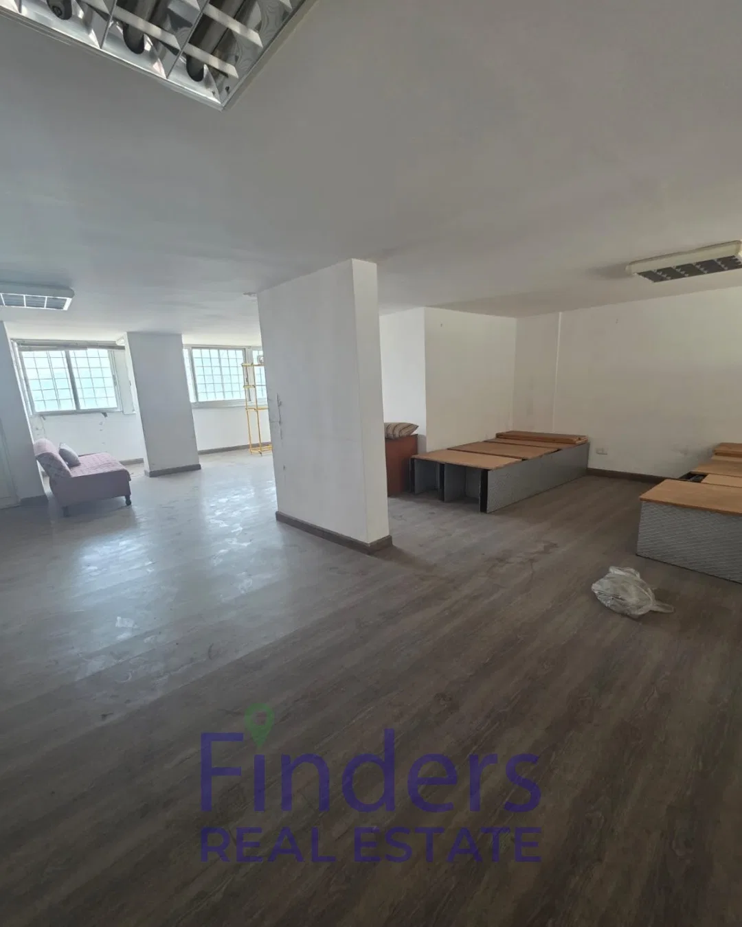 2-Floor shop for rent in Mazraat Yachouh!, photo 10