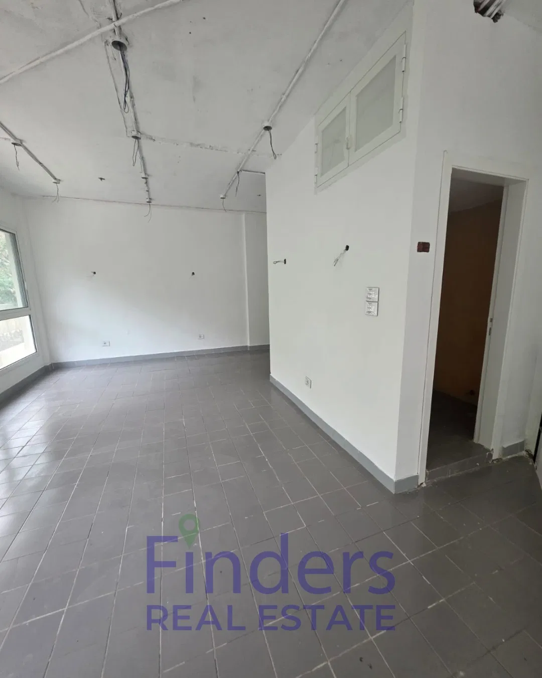 2-Floor shop for rent in Mazraat Yachouh, photo 2