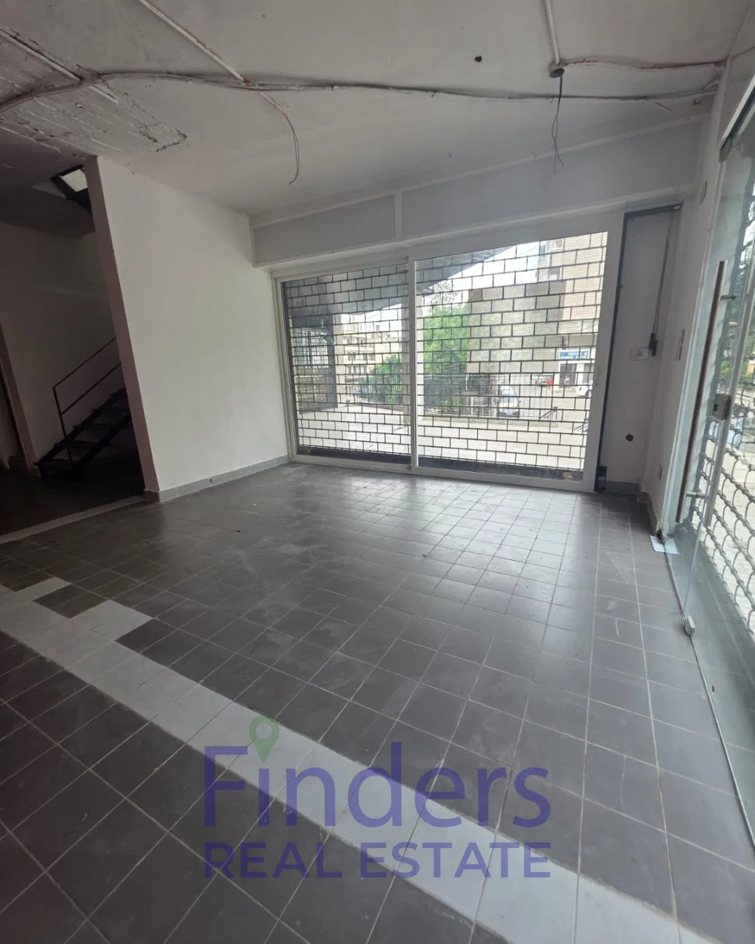 2-Floor shop for rent in Mazraat Yachouh, photo 3