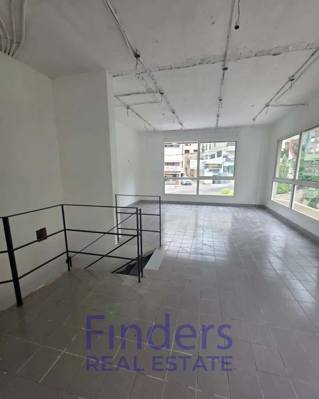 2-Floor shop for rent in Mazraat Yachouh, photo 4