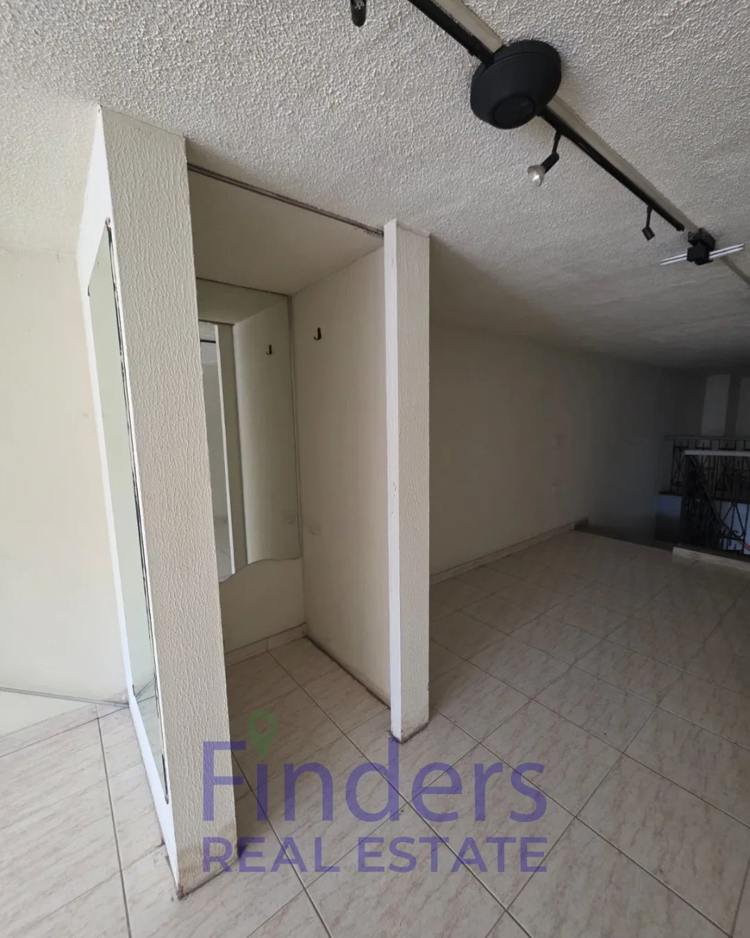 2-Floor shop for rent in Mazraat Yachouh!, photo 3