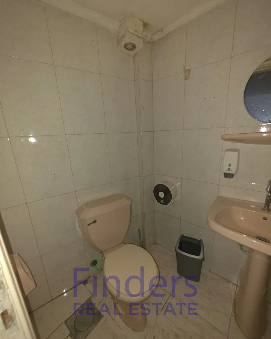 2-Floor shop for rent in Mazraat Yachouh!, photo 5