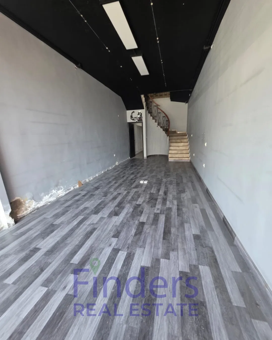 2-Floor shop for rent in Mazraat Yachouh!, photo 6